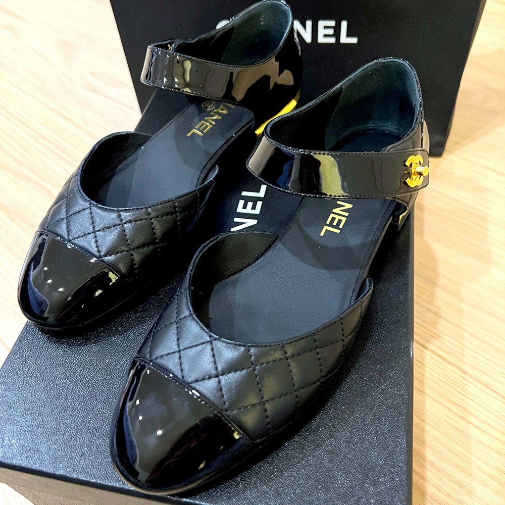 CHANEL Quilted Mary Jane Flats In Black Lambskin Leather Sandals size 38.5